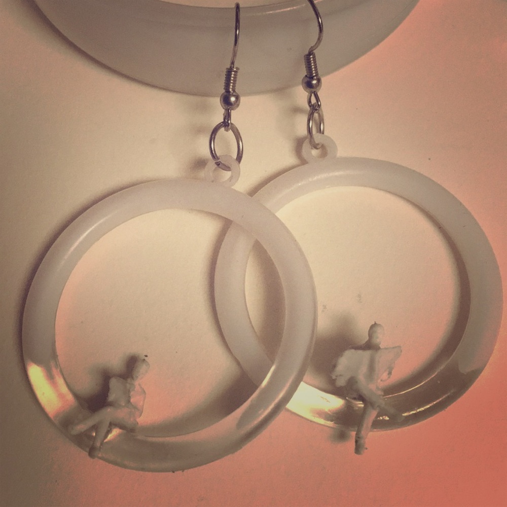 Hitchhiker Earrings hoops Tiny people reading.